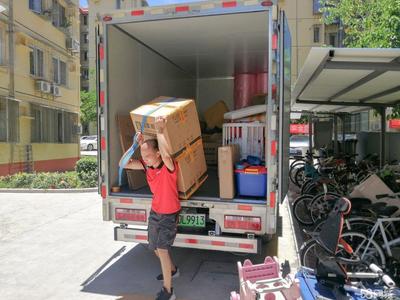 北京搬家公司承接居民搬家、公司搬家、長短途、搬廠、拆裝家具、鋼琴搬運等服務(wù)